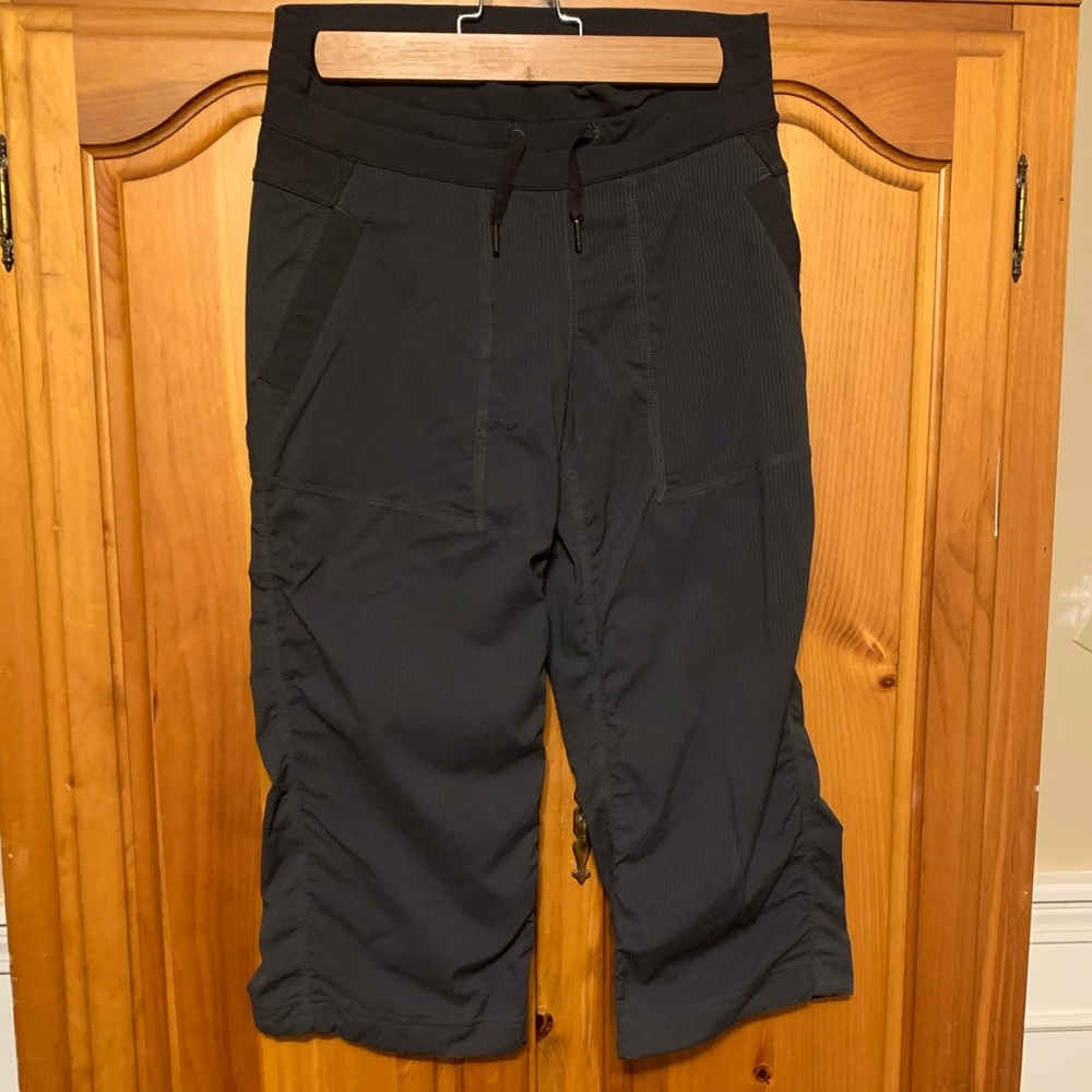 Women Lululemon pants size 4